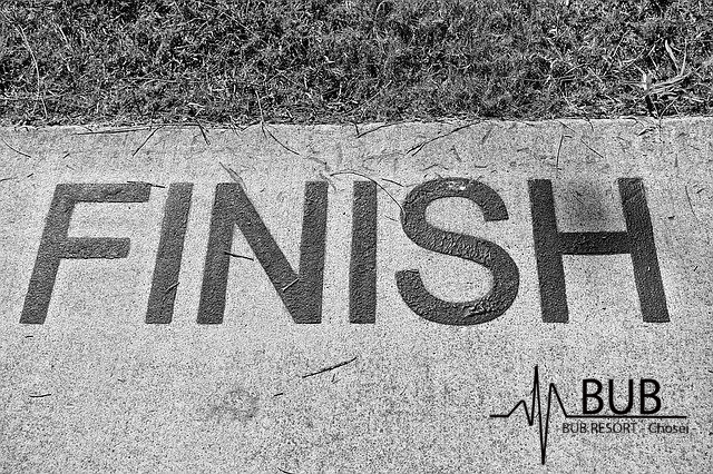 地面に書かれたFINISH