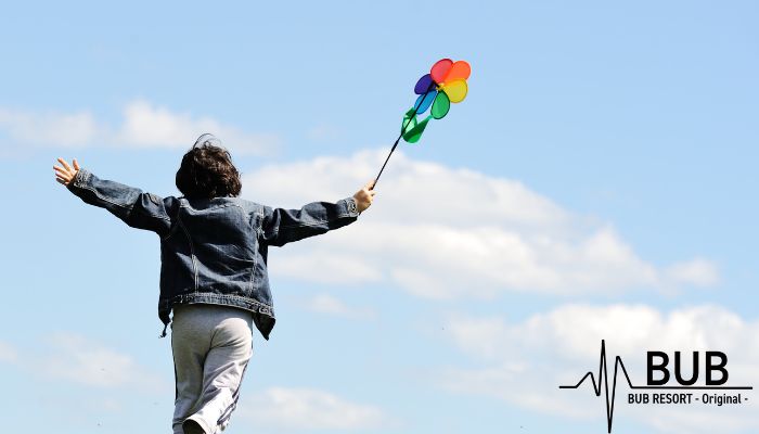 子供が走ってる